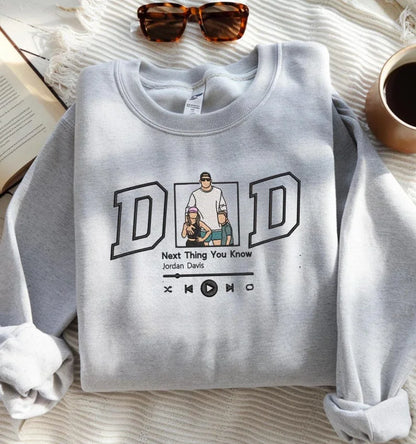 Custom Embroidered Photo Dad Sweatshirt – Personalized Portrait Crewneck Gift for Father’s Day, Birthday Gift for Dad, Papa, Daddy