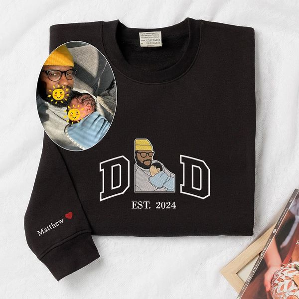 A Papa T-shirt with a photo and a sweatshirt separately embroidered with the portraits of the father and the child